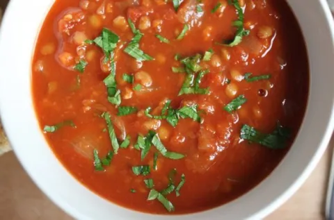 Domatesli Yeşil Mercimek Çorbası