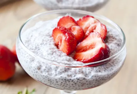 Çilekli Chia Puding Tarifi