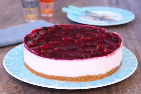 Kırmızı Meyveli Pratik Cheesecake Tarifi