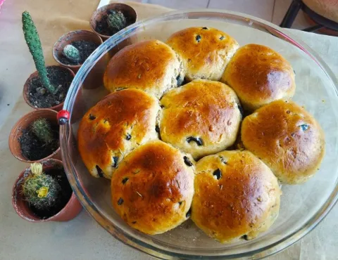 Zeytinli Sarımsaklı Çiçek Ekmek