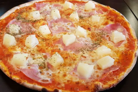 Ananaslı Jambonlu Pizza