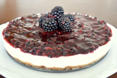 Ballı Böğürtlenli Cheesecake