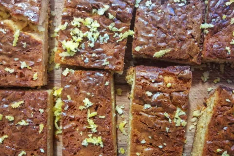 Beyaz Çikolata ve Limonlu Brownie