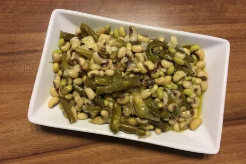 Zeytinyağlı Börülce Salatası