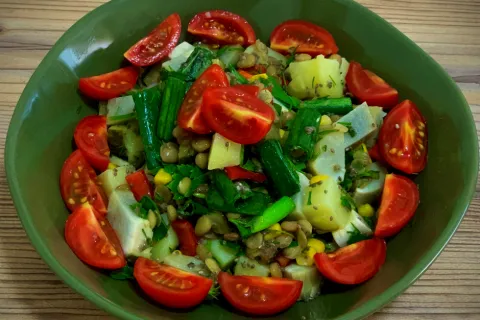 Chia Tohumlu Enginar Salatası