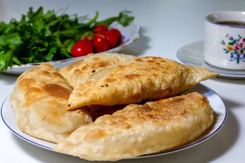 Yağ Çekmeyen Çiğ Börek (Çibörek)