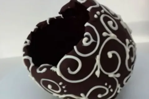 Beyaz Çikolata Soslu Dondurmalı Profiterol