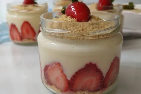 Çilekli Manolya Puding