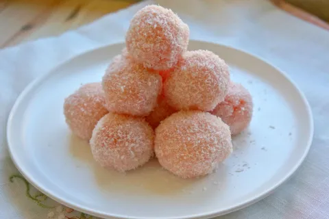 Çilekli Puding Topları