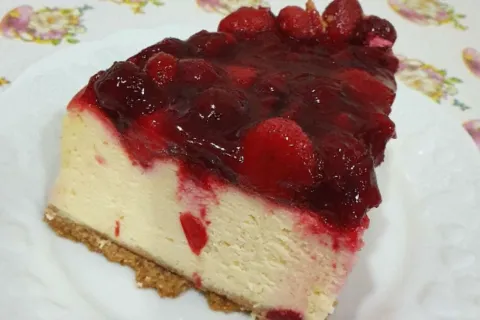 Çilekli ve Vişneli Cheesecake
