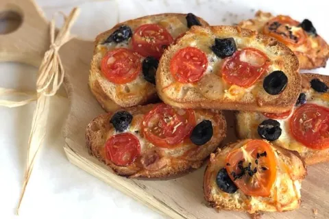 Dilim Ekmek Pizzası