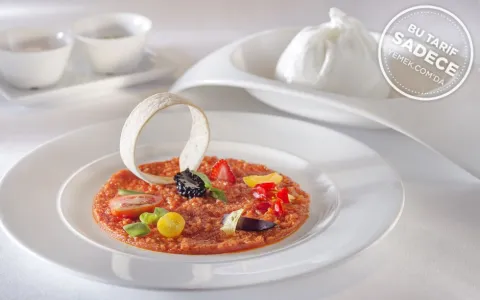 Domates Püreli Burrata Peyniri ( Burrata pappa al pomodoro)