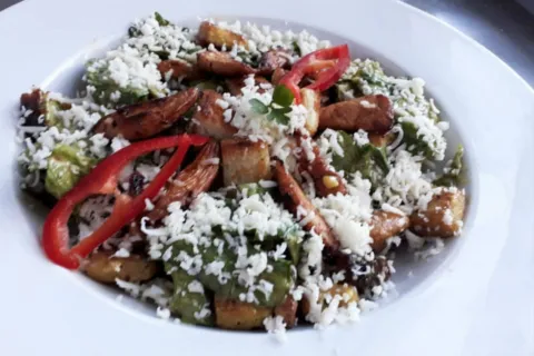 Hardal Soslu Tavuklu Salata