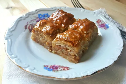 Kıyır Kıyır Ev Baklavası