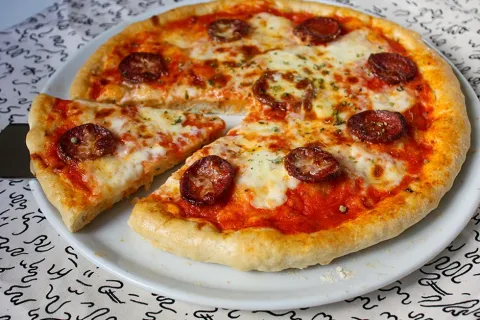 Fast Food Usulü Pizza