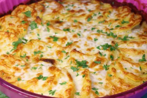 Fırında Kremalı Kaşarlı Patates