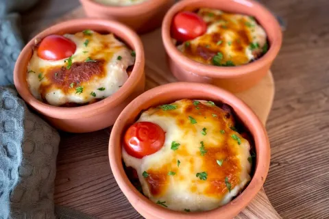 Güveçte Patates Dilimli Tavuk