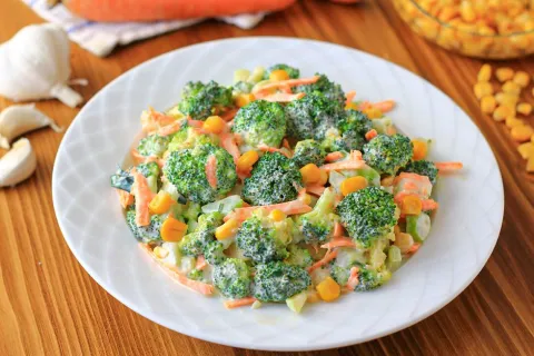 Havuçlu Brokoli Salatası