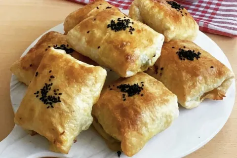 Havuçlu Pırasalı Bohça Börek