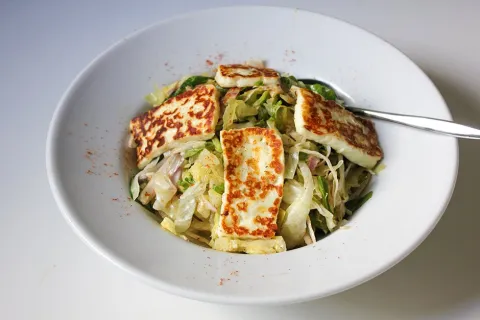 Hellimli Salata