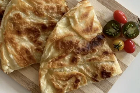 İki Peynirli Tava Böreği