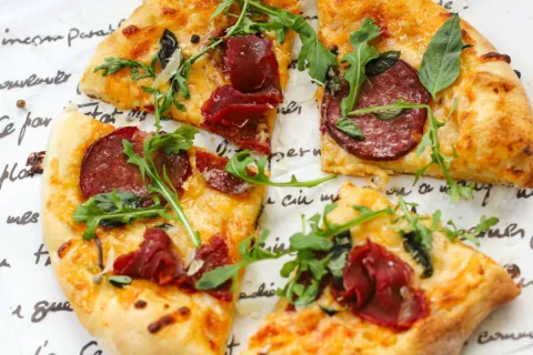İtalyan Usulü Pizza