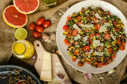 Kabuklu Ilık Mercimek Salatası