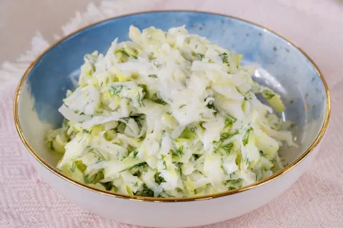 Kereviz ve Lahana Salatası