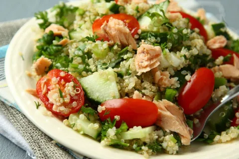 Ton Balıklı Kinoa Salatası