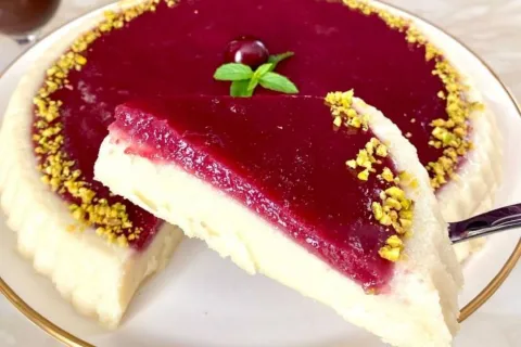 Kirazlı Sütlü İrmik Tatlısı