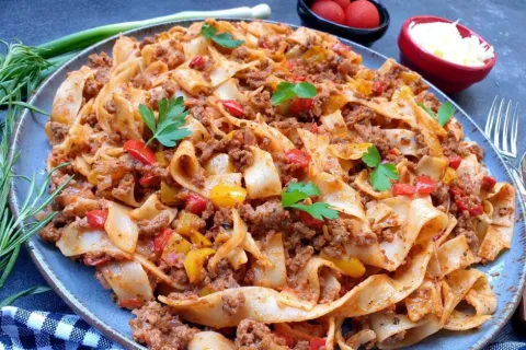 Kıymalı Sebzeli Makarna
