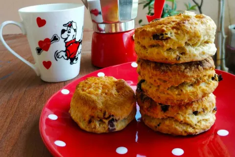 Kızılcıklı Erikli Scone