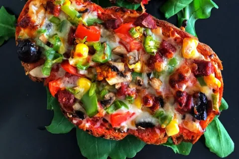 Kolay Ekmek Pizzası