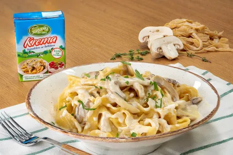 Ev Yapımı Kremalı Makarna