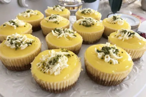 Limon Soslu Mini Cheesecake