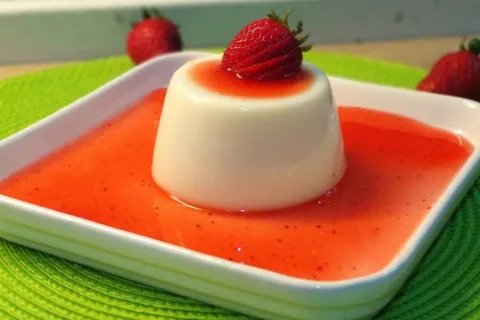 Meyve Soslu Sütlü Tatlı