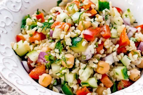 Nohutlu Bulgur Salatası