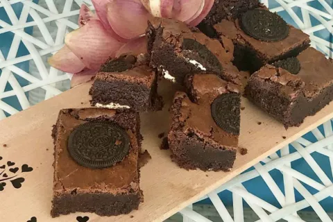 Oreolu Beyaz Çikolatalı Brownie