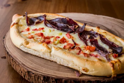 Pastırmalı Açık Pide