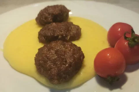 Patates Püresi ve Sucuk Köfte