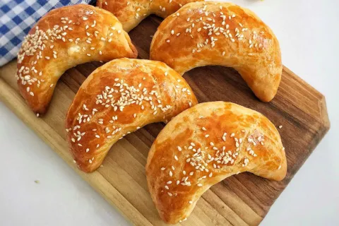 Peynirli Ay Poğaça