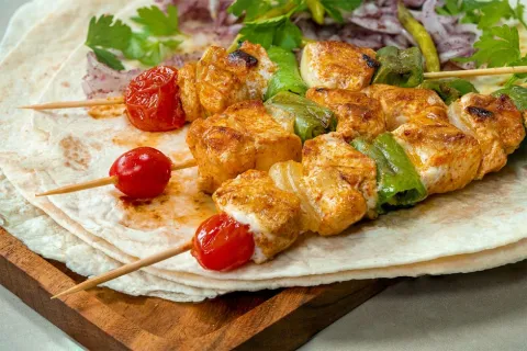 Tost Makinesinde Sebzeli Tavuk Şiş
