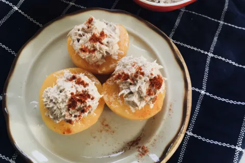 Şeftali Üzerinde Ton Balığı