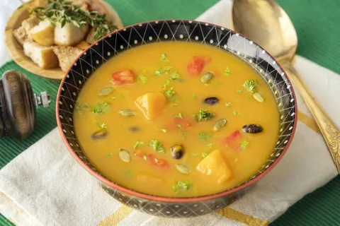 Siyah Fasulyeli Bal Kabağı Çorbası