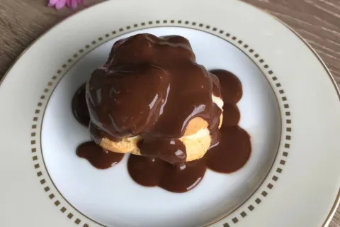 Tam Tutan Profiterol