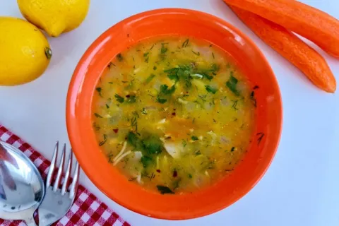 Tel Şehriyeli Tavuk Çorbası