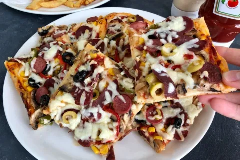 Tepsi Pizzası