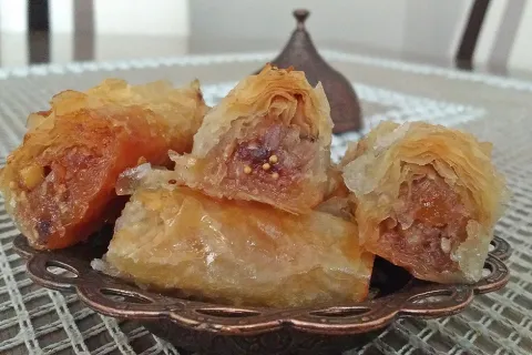 Yemişli Samsa Tatlısı