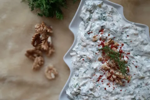 Yoğurtlu Tavuk Salatası