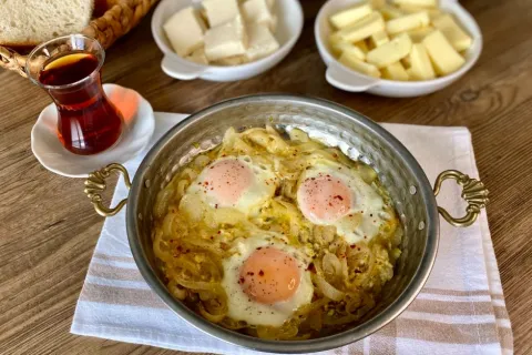 Yumurtalı Soğan Kavurması